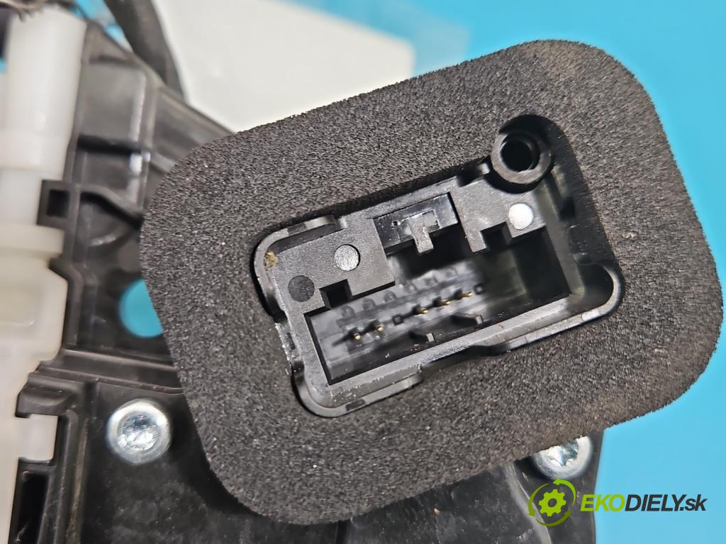 Skoda Kamiq 1.0 TSI 116 hp automatic 85 kW 999 cm3 5- zámek přední pravý 10B837016B