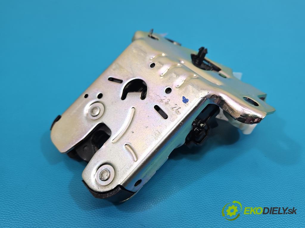 Skoda Kamiq 1.0 TSI 116 HP automatic 85 kW 999 cm3 5- zámok kufrové dvere zadné 5F0827505