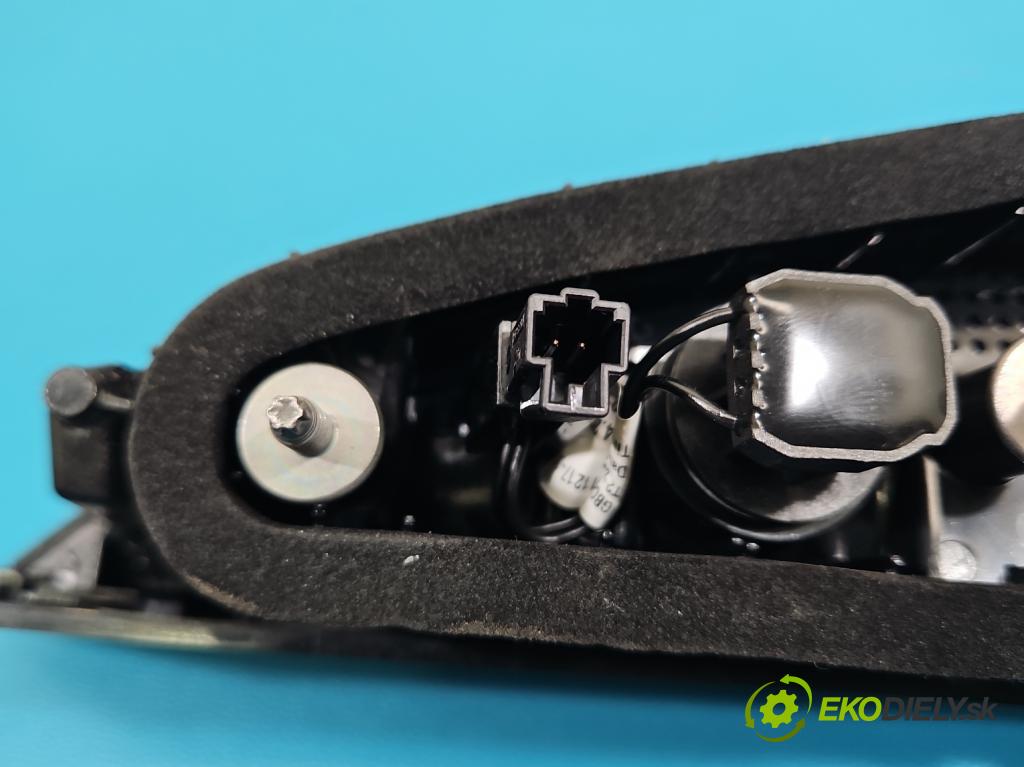 Skoda Kamiq 1.0 TSI 116 HP automatic 85 kW 999 cm3 5- svetlo / reflektor zadné ľavé 658945093 (Kľučka dverí ostatné)