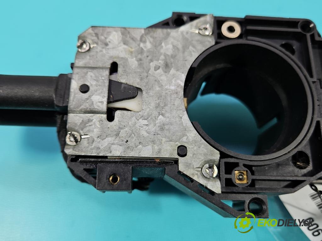 Audi A8 D2 1994-2002 3.7 V8 230 HP automatic 169 kW 3697 cm3 4- prepínač komplex: 4D0953513E (Prepínacie páčky pod volantom)