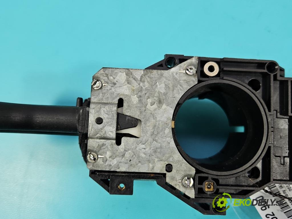 Audi A8 D2 1994-2002 3.7 V8 230 HP automatic 169 kW 3697 cm3 4- prepínač komplex: 4D0953513E (Prepínacie páčky pod volantom)