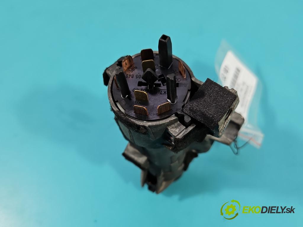 Audi A8 D2 1994-2002 3.7 V8 230 HP automatic 169 kW 3697 cm3 4- Spínačka 4B0905851 (Spínacia skrinka)