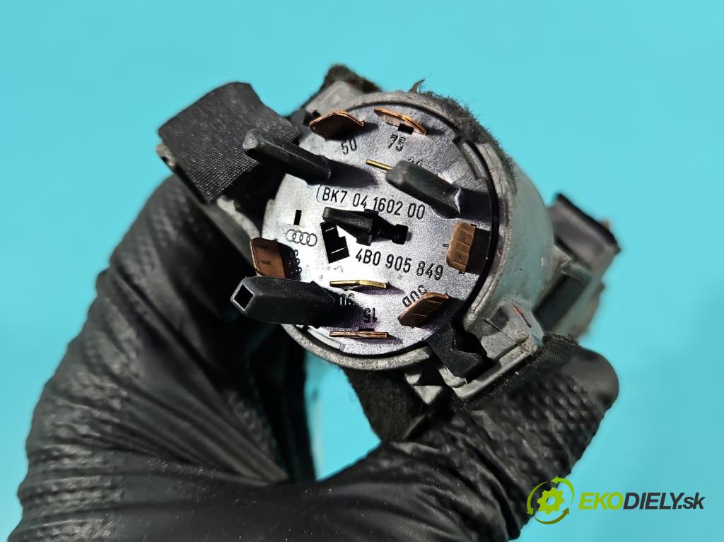 Audi A8 D2 1994-2002 3.7 V8 230 HP automatic 169 kW 3697 cm3 4- Spínačka 4B0905851 (Spínacia skrinka)