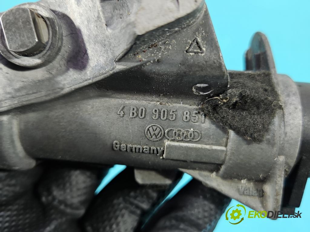 Audi A8 D2 1994-2002 3.7 V8 230 HP automatic 169 kW 3697 cm3 4- Spínačka 4B0905851 (Spínacia skrinka)