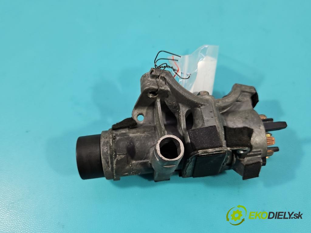 Audi A8 D2 1994-2002 3.7 V8 230 HP automatic 169 kW 3697 cm3 4- Spínačka 4B0905851 (Spínacia skrinka)