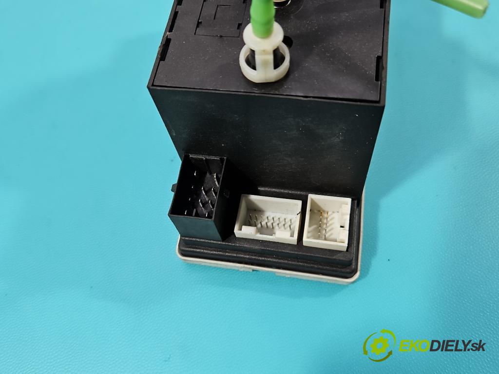 Audi A8 D2 1994-2002 3.7 V8 230 hp automatic 169 kW 3697 cm3 4- Centrálni: zámek: 8L0862257