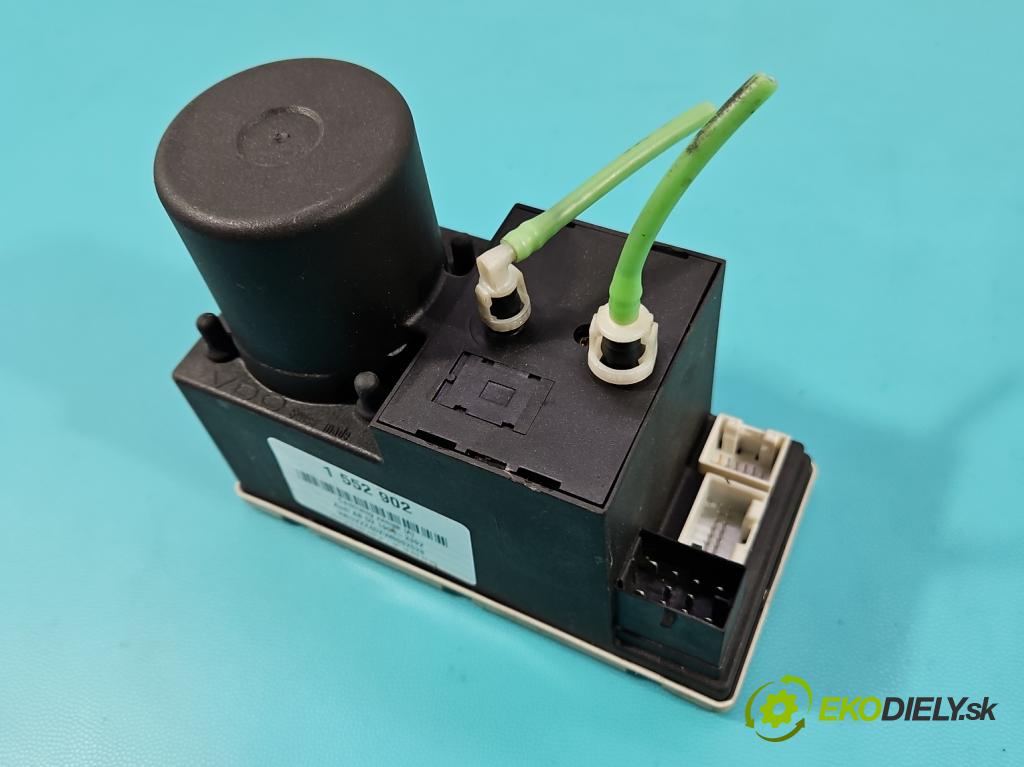 Audi A8 D2 1994-2002 3.7 V8 230 hp automatic 169 kW 3697 cm3 4- Centrálni: zámek: 8L0862257