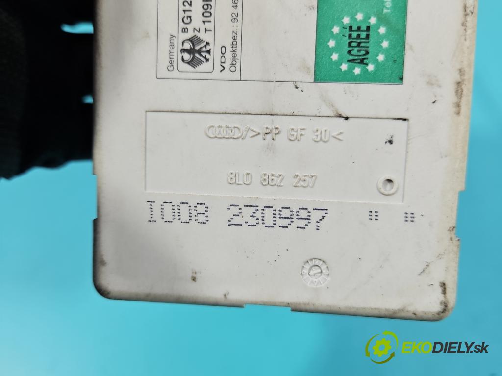 Audi A8 D2 1994-2002 3.7 V8 230 hp automatic 169 kW 3697 cm3 4- Centrálni: zámek: 8L0862257