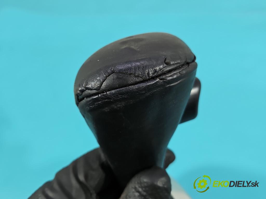 Audi A8 D2 1994-2002 3.7 V8 230 HP automatic 169 kW 3697 cm3 4- Páka: Změny: stupeň,rýchlosť  (Rýchlostná páka (kulisa))