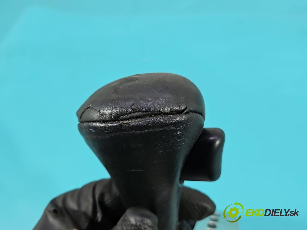 Audi A8 D2 1994-2002 3.7 V8 230 HP automatic 169 kW 3697 cm3 4- Páka: Změny: stupeň,rýchlosť  (Rýchlostná páka (kulisa))