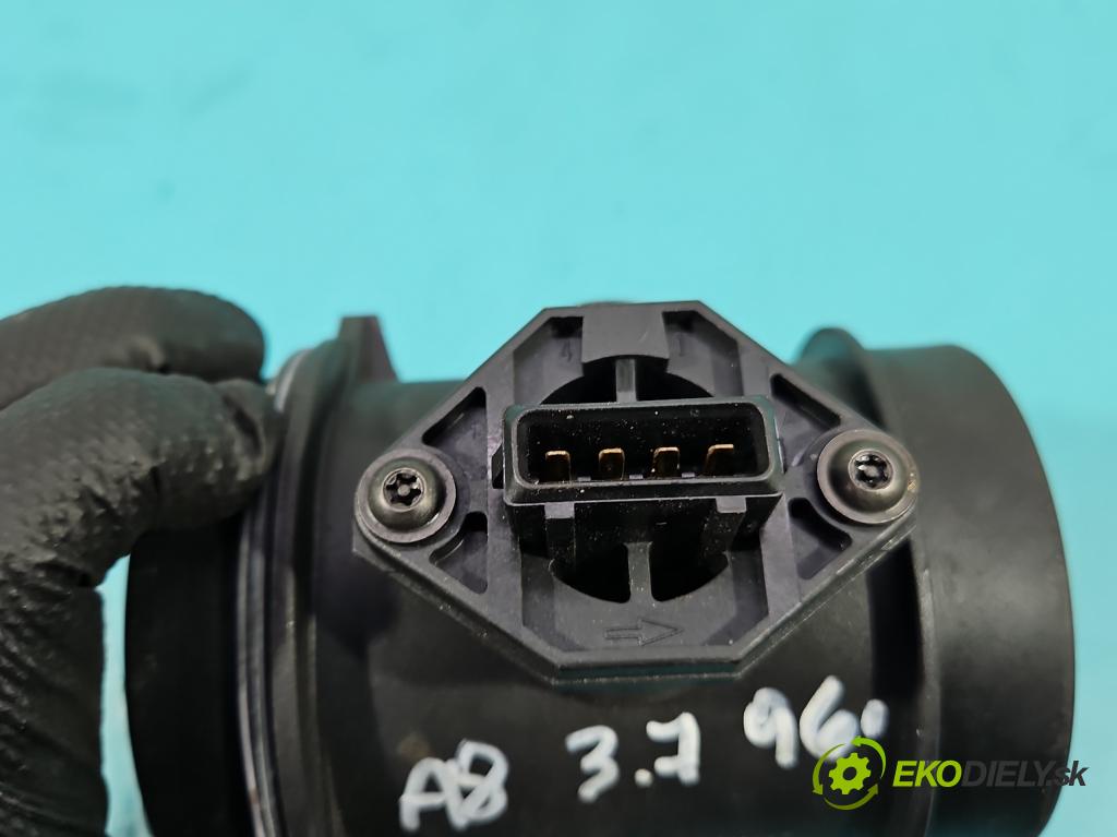 Audi A8 D2 1994-2002 3.7 V8 230 HP automatic 169 kW 3697 cm3 4- průtokoměr: 0280217804 (Váha vzduchu)