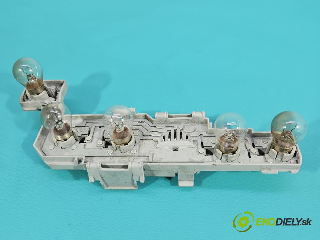 Opel Vectra C 2002-2008 1.8 16V 122 HP manual 90 kW 1796 cm3 4- svetlo / reflektor zadné ľavé  (Kľučka dverí ostatné)