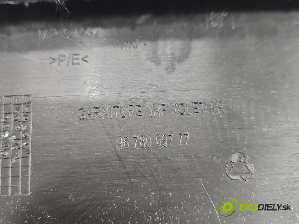 Peugeot 2008 I 2013-2019 1.2 12V 131 HP manual 96 kW 1199 cm3 5- Čalounictví: kufrové dvere 9678069777