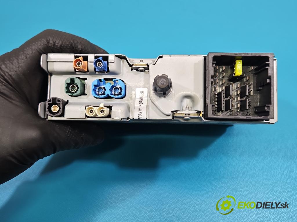 Peugeot 2008 I 2013-2019 1.2 12V 131 HP manual 96 kW 1199 cm3 5- Radio originál 9821908980