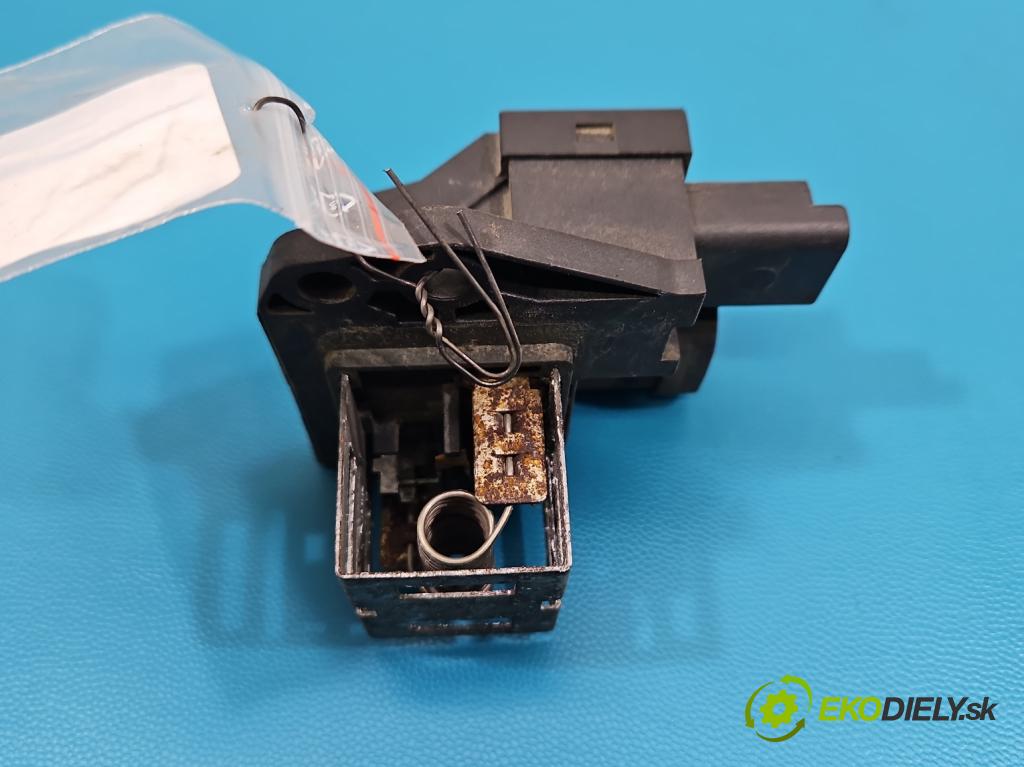 Peugeot 2008 I 2013-2019 1.2 12V 131 HP manual 96 kW 1199 cm3 5- Relé: ventilátoru 9827870080