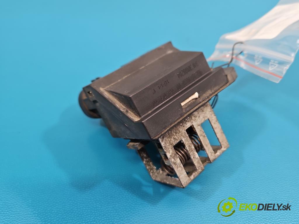 Peugeot 2008 I 2013-2019 1.2 12V 131 HP manual 96 kW 1199 cm3 5- Relé: ventilátoru 9827870080