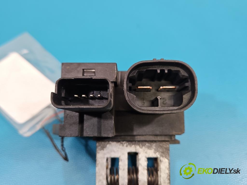 Peugeot 2008 I 2013-2019 1.2 12V 131 HP manual 96 kW 1199 cm3 5- Relé: ventilátoru 9827870080