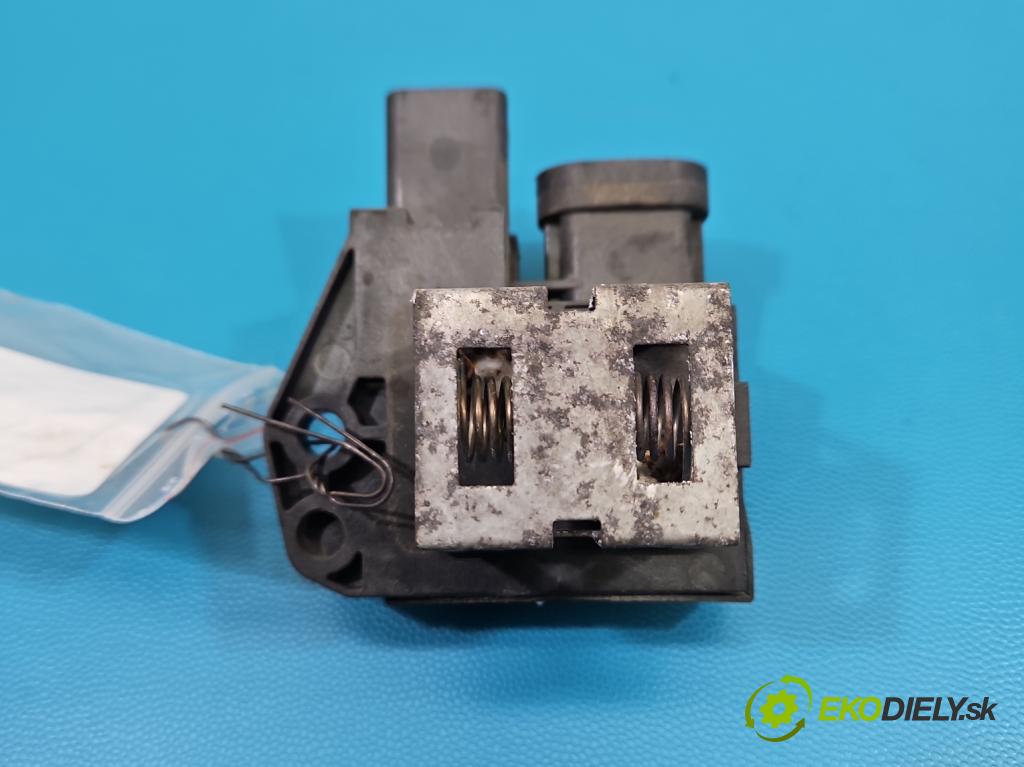 Peugeot 2008 I 2013-2019 1.2 12V 131 HP manual 96 kW 1199 cm3 5- Relé: ventilátoru 9827870080