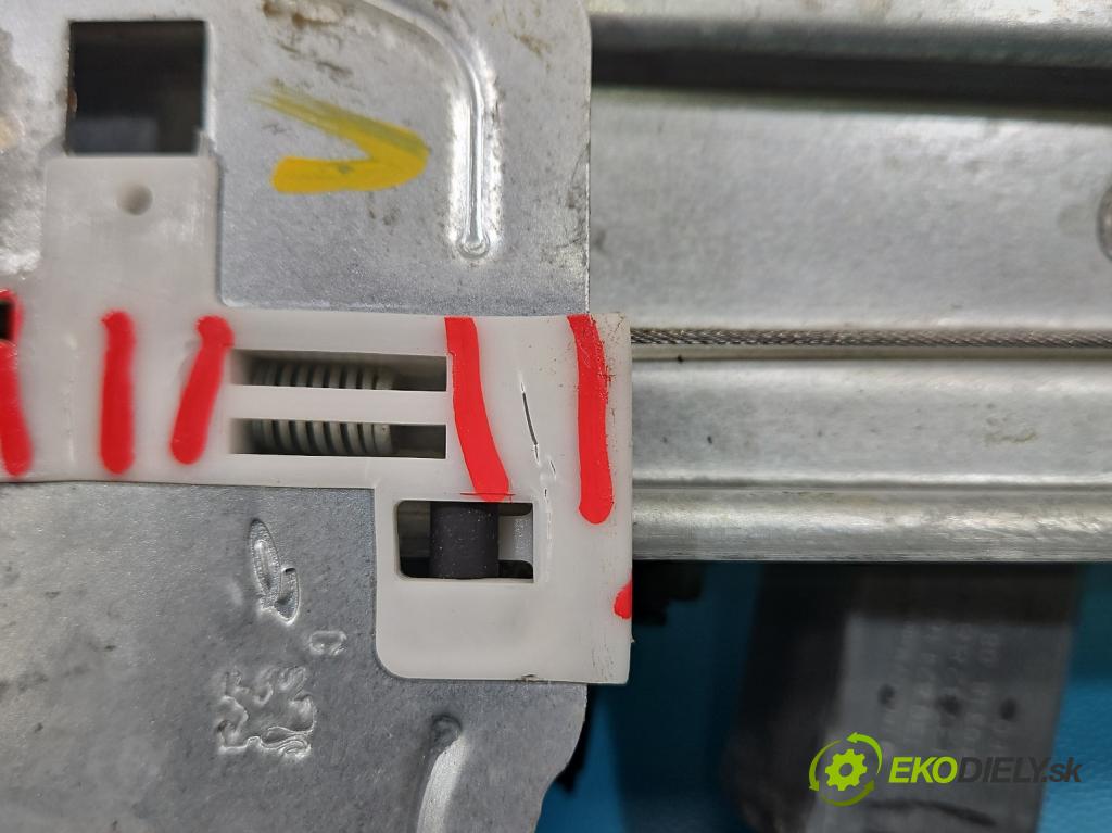 Peugeot 2008 I 2013-2019 1.2 12V 131 HP manual 96 kW 1199 cm3 5- mechanizmus okna predné ľavý 0130824161