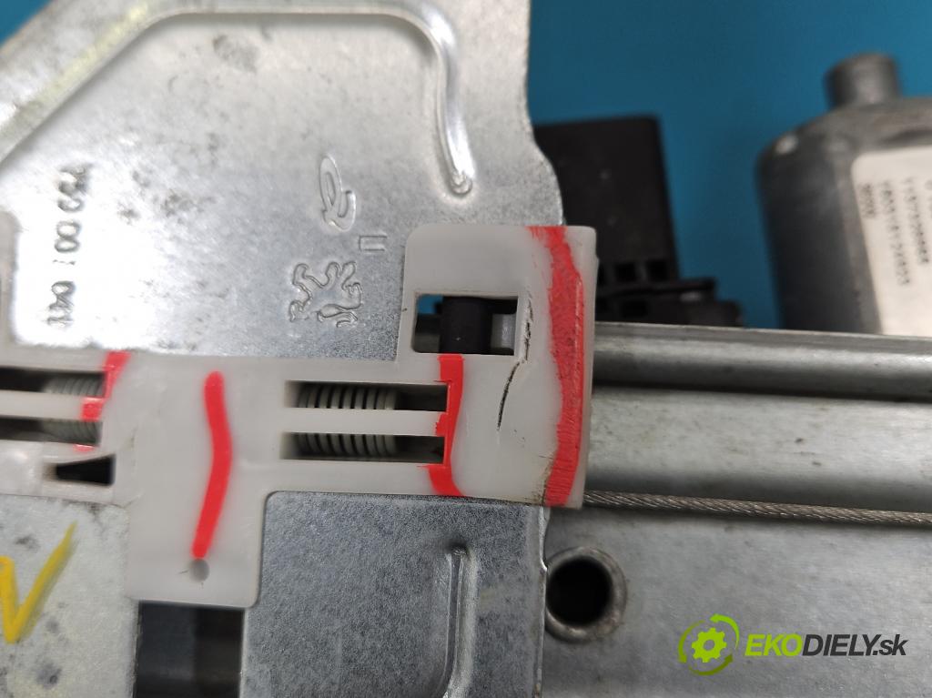 Peugeot 2008 I 2013-2019 1.2 12V 131 HP manual 96 kW 1199 cm3 5- mechanizmus okna predné pravý 0130824160