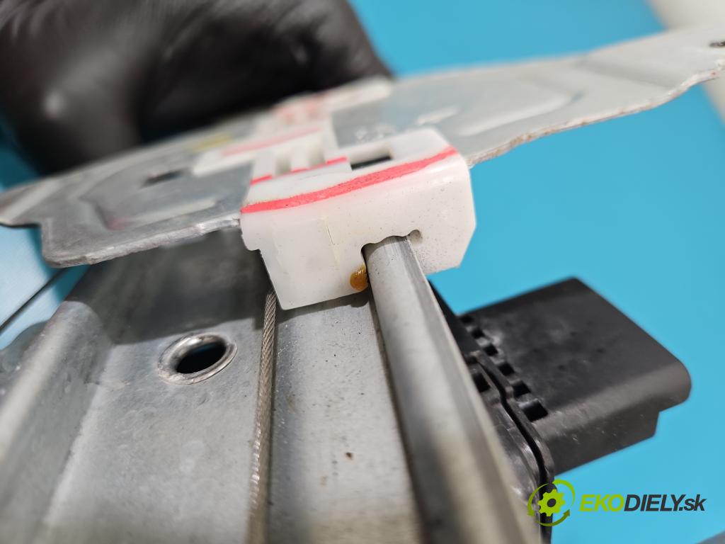 Peugeot 2008 I 2013-2019 1.2 12V 131 HP manual 96 kW 1199 cm3 5- mechanizmus okna predné pravý 0130824160