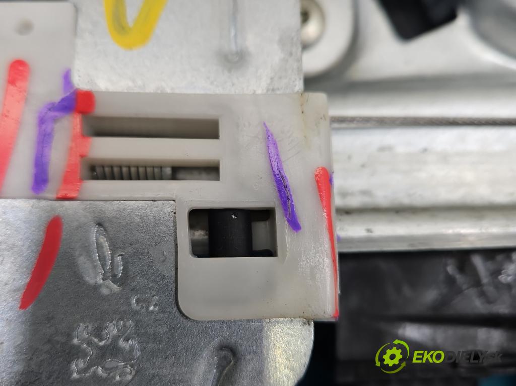 Peugeot 2008 I 2013-2019 1.2 12V 131 HP manual 96 kW 1199 cm3 5- mechanizmus okna zadné ľavý 9815999580