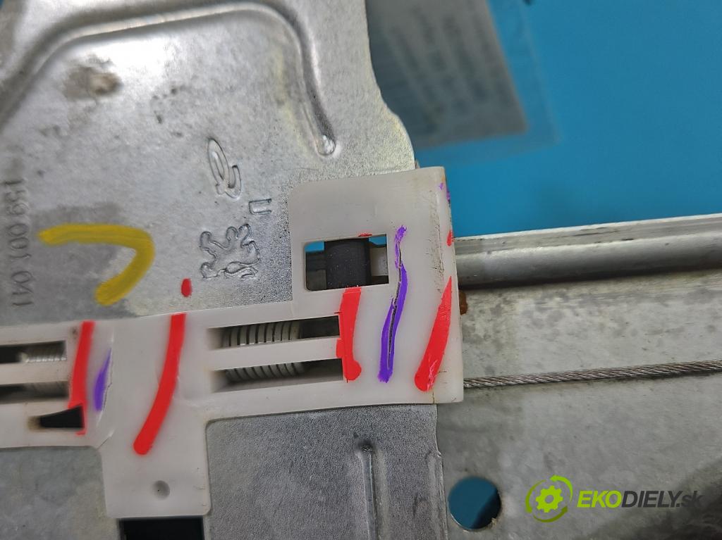 Peugeot 2008 I 2013-2019 1.2 12V 131 HP manual 96 kW 1199 cm3 5- mechanizmus okna zadné pravý 9815999480