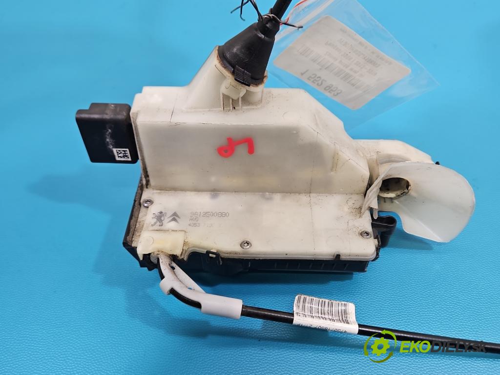 Peugeot 2008 I 2013-2019 1.2 12V 131 HP manual 96 kW 1199 cm3 5- zámok predné ľavý 9812500880