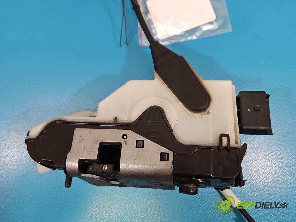 Peugeot 2008 I 2013-2019 1.2 12V 131 HP manual 96 kW 1199 cm3 5- zámok predné ľavý 9812500880