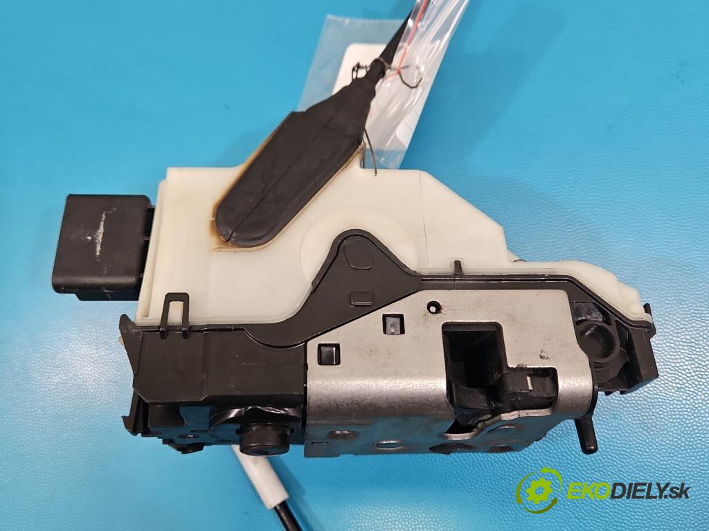 Peugeot 2008 I 2013-2019 1.2 12V 131 HP manual 96 kW 1199 cm3 5- zámok predné pravý 9812500780