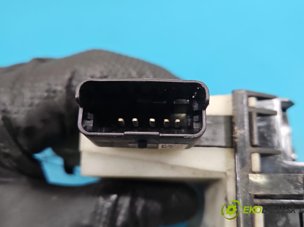 Peugeot 2008 I 2013-2019 1.2 12V 131 HP manual 96 kW 1199 cm3 5- zámok predné pravý 9812500780