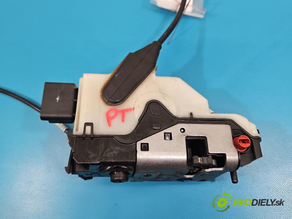 Peugeot 2008 I 2013-2019 1.2 12V 131 HP manual 96 kW 1199 cm3 5- zámok zadné pravý 9812501180