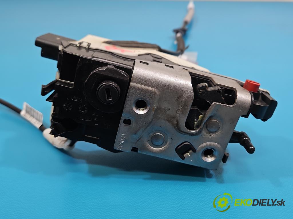 Peugeot 2008 I 2013-2019 1.2 12V 131 HP manual 96 kW 1199 cm3 5- zámok zadné pravý 9812501180