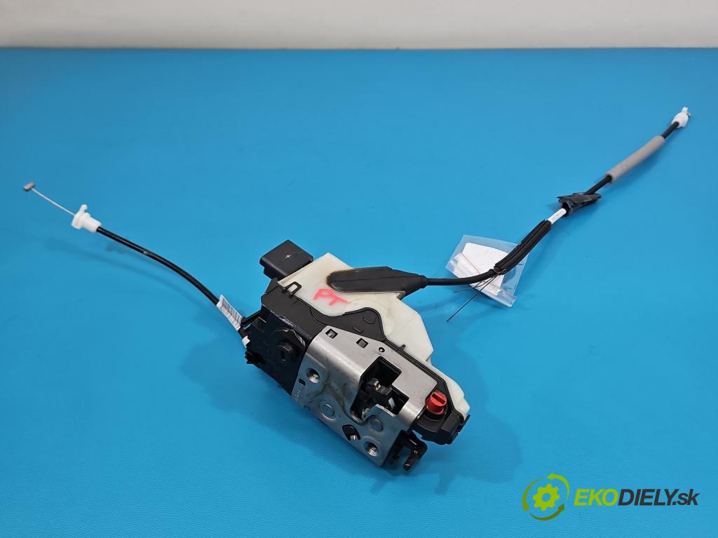 Peugeot 2008 I 2013-2019 1.2 12V 131 HP manual 96 kW 1199 cm3 5- zámok zadné pravý 9812501180