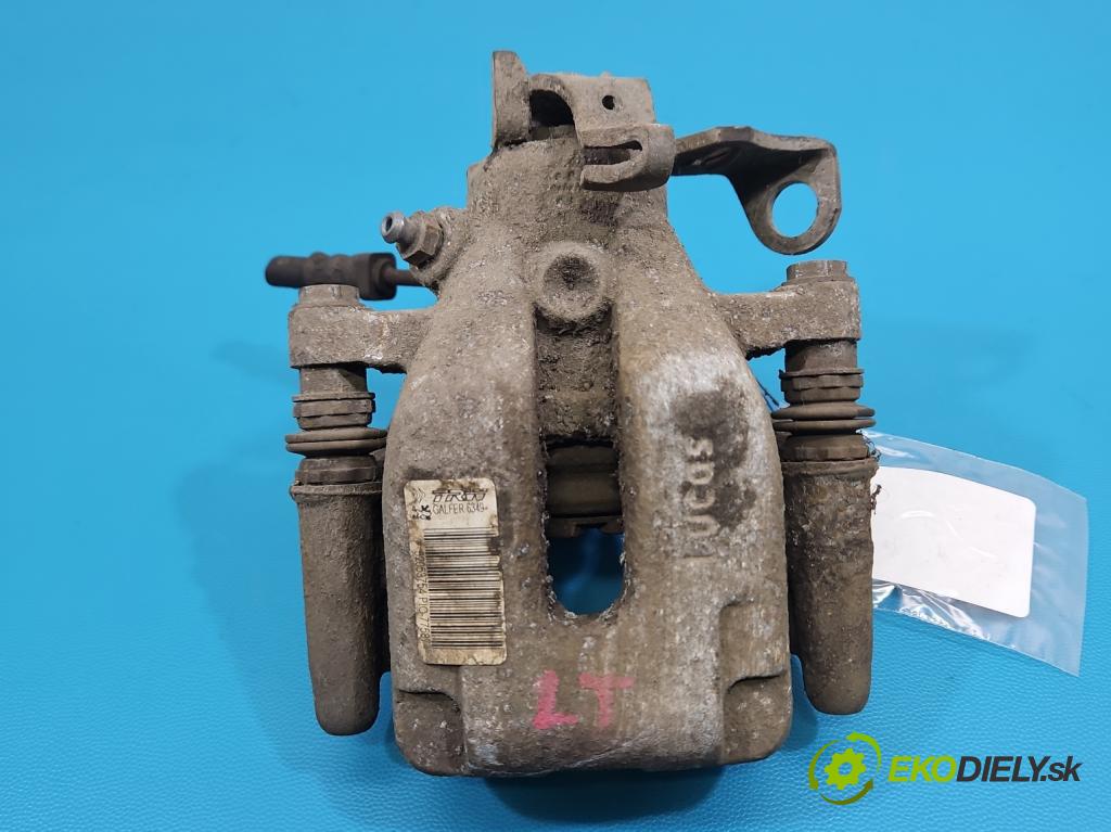 Peugeot 2008 I 2013-2019 1.2 12V 131 hp manual 96 kW 1199 cm3 5- brzdič zadní levý  (Klika dveří ostatní)