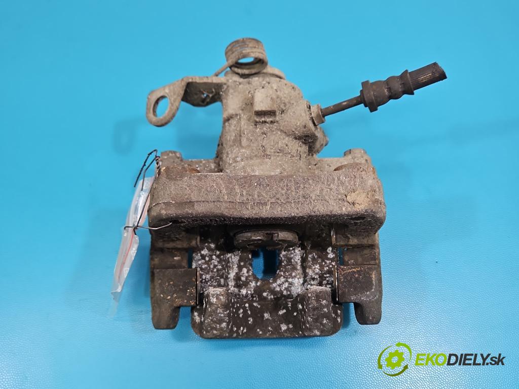 Peugeot 2008 I 2013-2019 1.2 12V 131 hp manual 96 kW 1199 cm3 5- brzdič zadní levý  (Klika dveří ostatní)