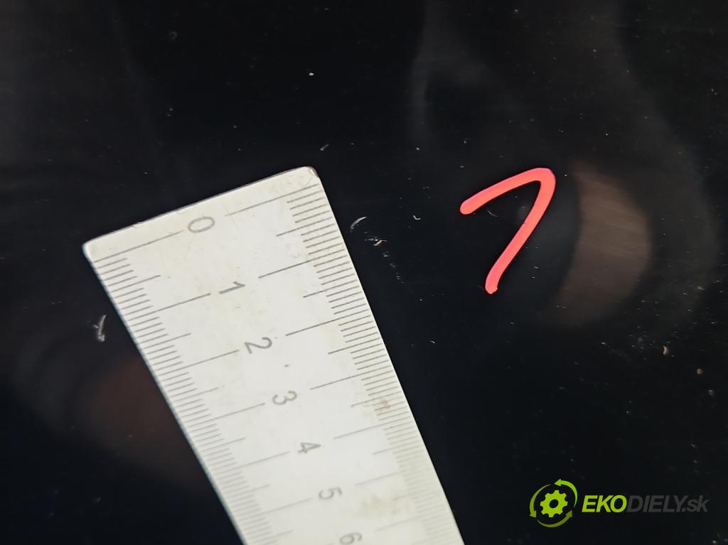 Peugeot 2008 I 2013-2019 1.2 12V 131 HP manual 96 kW 1199 cm3 5- dvere zadné pravé  (Kľučka dverí ostatné)