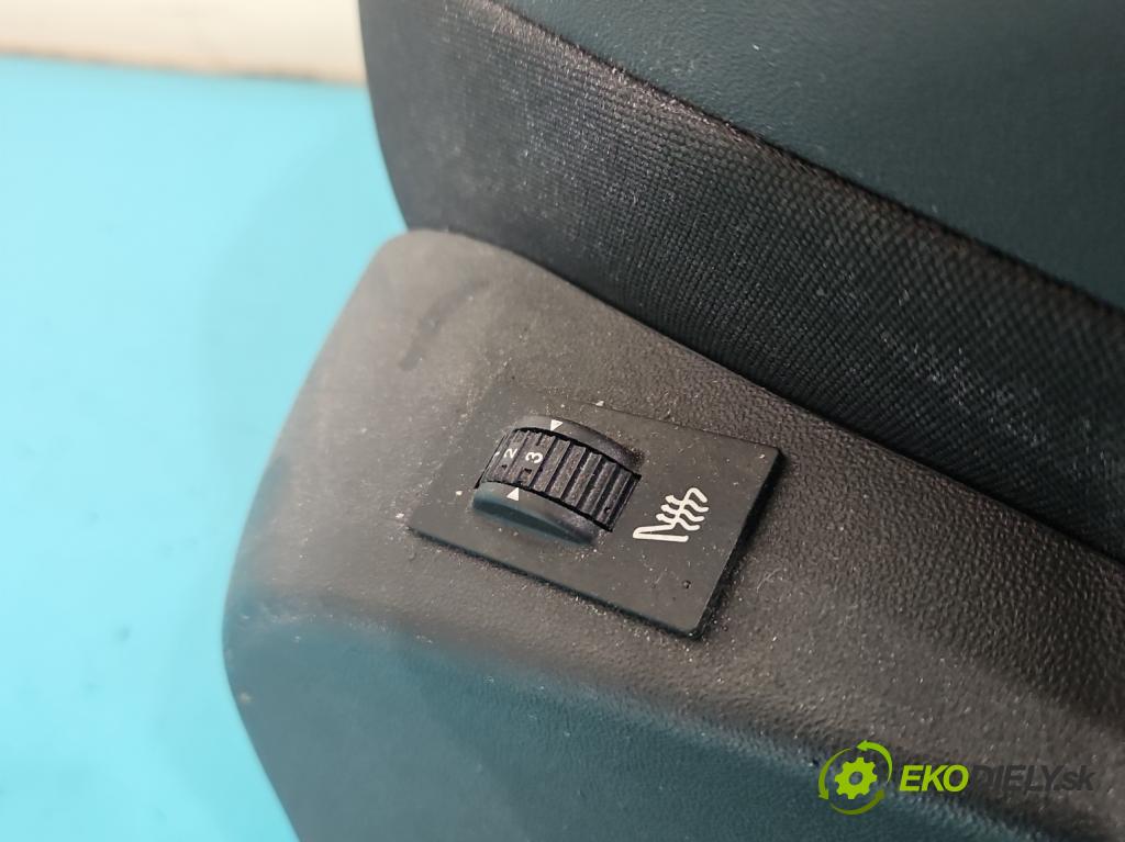 Peugeot 2008 I 2013-2019 1.2 12V 131 HP manual 96 kW 1199 cm3 5- Sedačka ľavý  (Sedadlo)