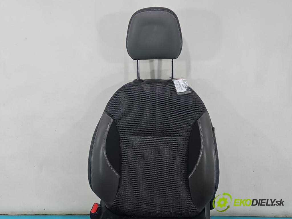 Peugeot 2008 I 2013-2019 1.2 12V 131 HP manual 96 kW 1199 cm3 5- Sedačka ľavý  (Sedadlo)