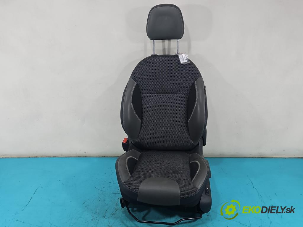 Peugeot 2008 I 2013-2019 1.2 12V 131 HP manual 96 kW 1199 cm3 5- Sedačka ľavý  (Sedadlo)