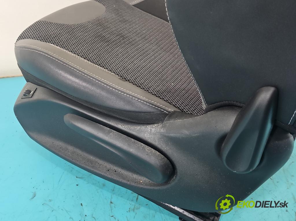 Peugeot 2008 I 2013-2019 1.2 12V 131 HP manual 96 kW 1199 cm3 5- Sedačka ľavý  (Sedadlo)