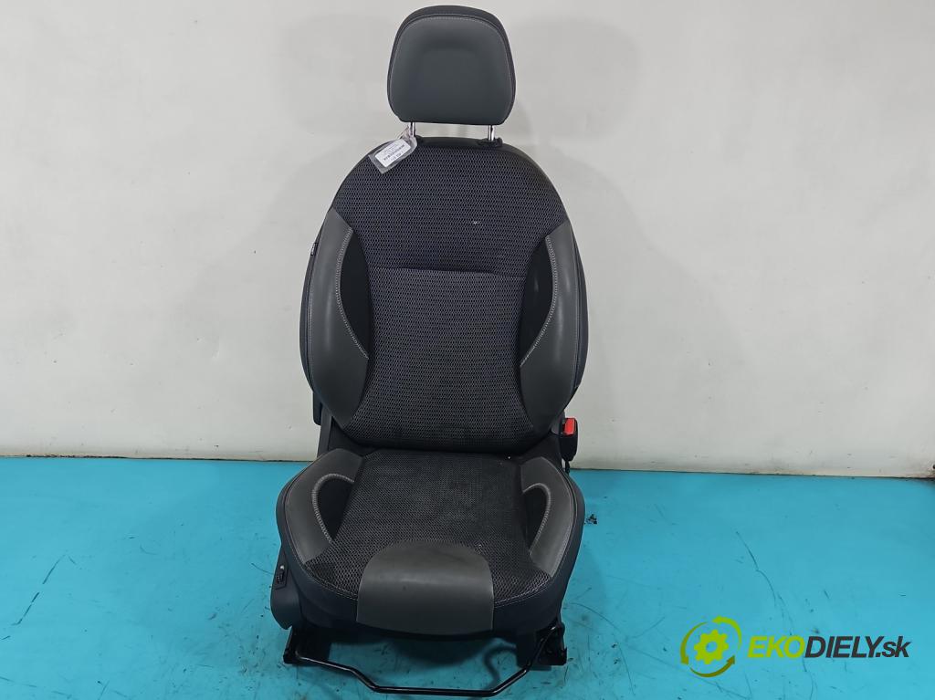 Peugeot 2008 I 2013-2019 1.2 12V 131 HP manual 96 kW 1199 cm3 5- Sedačka pravý  (Sedadlo)