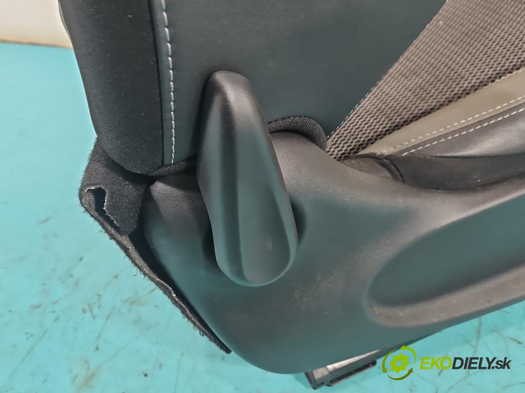 Peugeot 2008 I 2013-2019 1.2 12V 131 HP manual 96 kW 1199 cm3 5- Sedačka pravý  (Sedadlo)