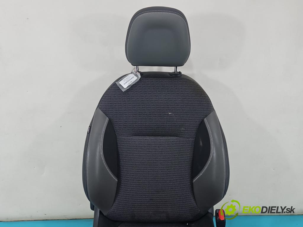Peugeot 2008 I 2013-2019 1.2 12V 131 HP manual 96 kW 1199 cm3 5- Sedačka pravý  (Sedadlo)