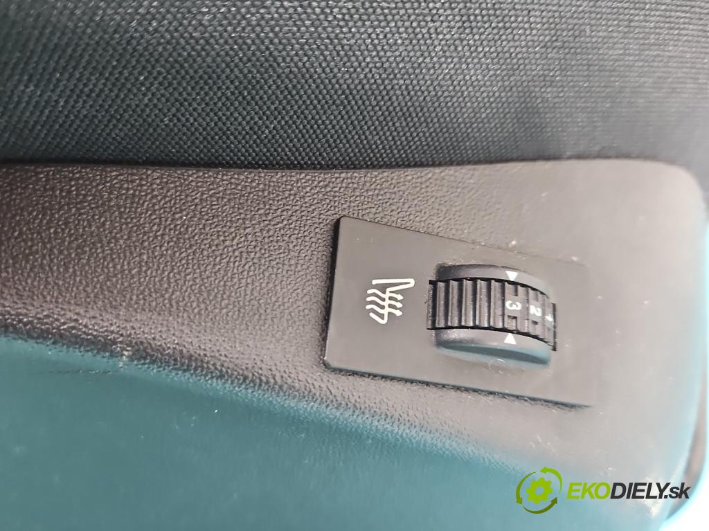 Peugeot 2008 I 2013-2019 1.2 12V 131 HP manual 96 kW 1199 cm3 5- Sedačka pravý  (Sedadlo)