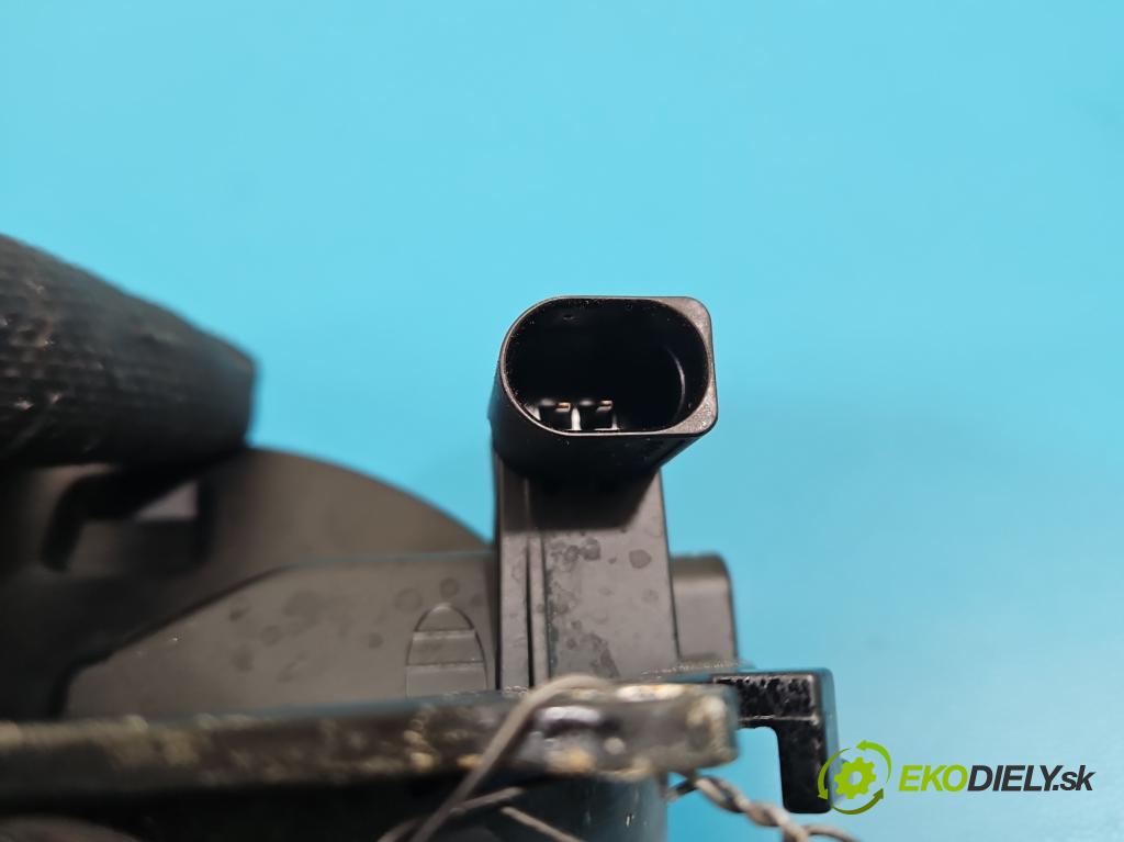 Vw Passat B6 2005-2010 2.0 FSI 150 HP manual 110 kW 1984 cm3 4- rukoväť kufrové dvere zadné 1K0827469D