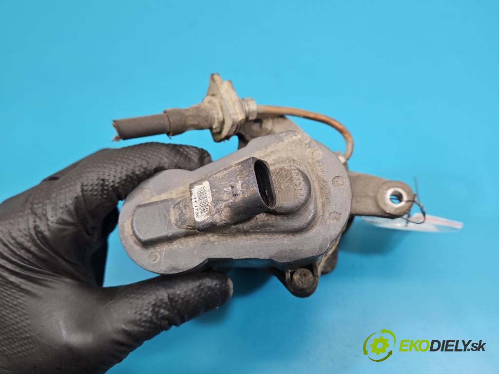 Vw Passat B6 2005-2010 2.0 tdi 140 hp automatic 103 kW 1968 cm3 5- brzdič zadní levý  (Klika dveří ostatní)