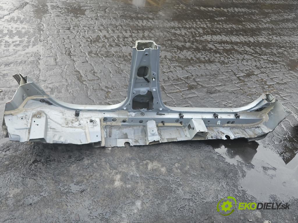 Toyota Auris II 2012-2018 1.8 hybrid 99 hp automatic 73 kW 1798 cm3 5- práh levý  (Karoserie ostatní)