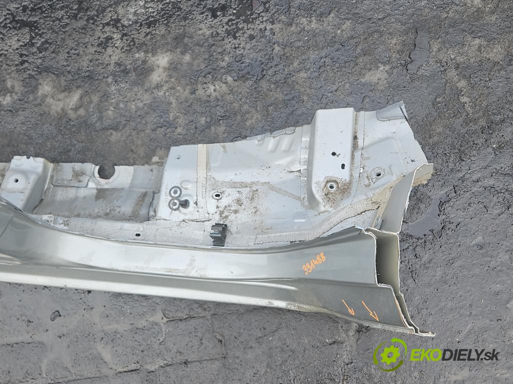 Toyota Auris II 2012-2018 1.8 hybrid 99 hp automatic 73 kW 1798 cm3 5- práh levý  (Karoserie ostatní)