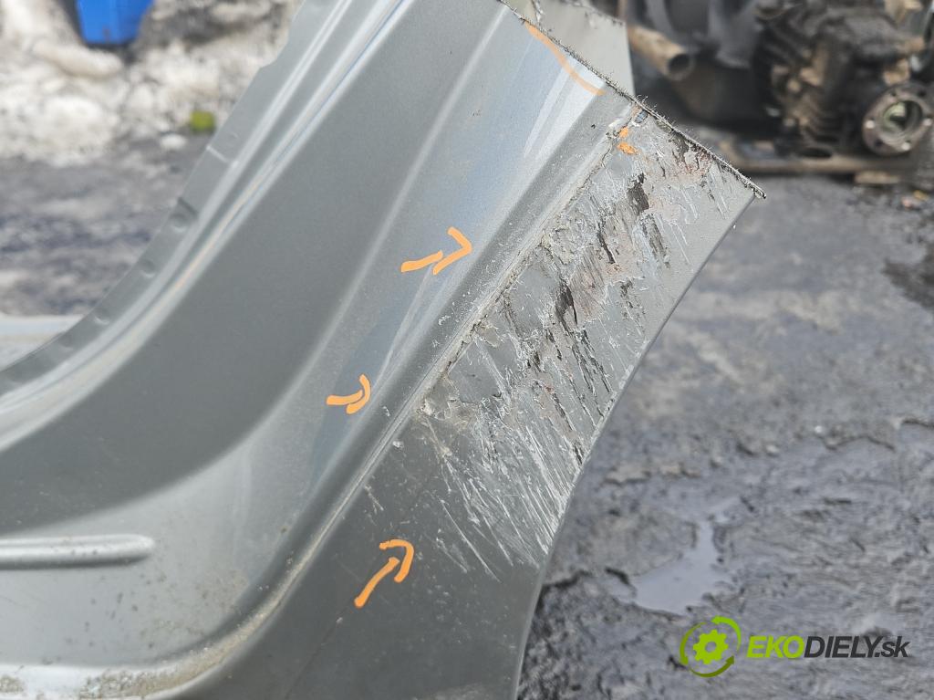 Toyota Auris II 2012-2018 1.8 hybrid 99 hp automatic 73 kW 1798 cm3 5- práh levý  (Karoserie ostatní)